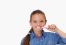 Odontologės konsultacija. Kada vaikas turi pradėti valytis dantis savarankiškai?
