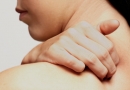 Kaip įveikti nugaros ir kaklo skausmus? Keli naudingi pratimai