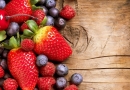 Kiek kalorijų turi vasarą renkamos uogos ir vaisiai?