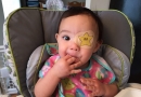 Tėvelis pasistengė, kad dukrytei nešioti akies raištį būtų smagiau (foto)
