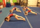 Kasdienė gimnasčių treniruotė pilvo raumenų stiprinimui (video)