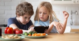 VU mokslininkai įspėja: riboti ekranų naudojimo laiką vaikams – būtina