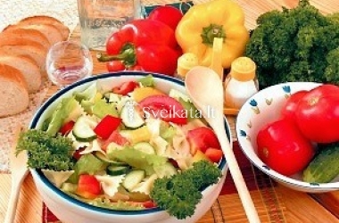 Makaronų salotos su daržovėmis