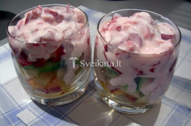 Vaisių salotos su jogurtu
