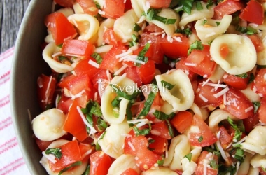 Makaronų ir pomidorų salotos
