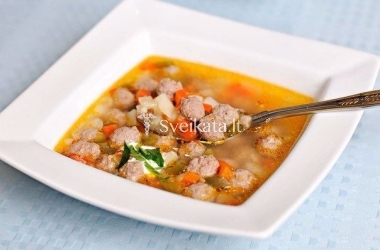 Daržovių sriuba su jautienos frikadelėmis