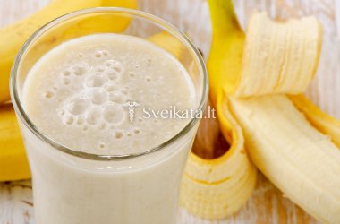 Saldus bananinis kokteilis metantiems svorį