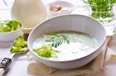 Trinta jogurtinė agurkų sriuba