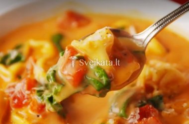 Kreminė pomidorų sriuba su sūriu