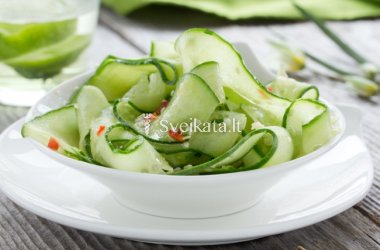Lengvos dietinės salotos greitesnei medžiagų apykaitai