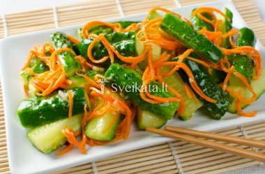 Aštrios morkų ir agurkų salotos